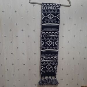Berkshire Black and White Patterned Scarf